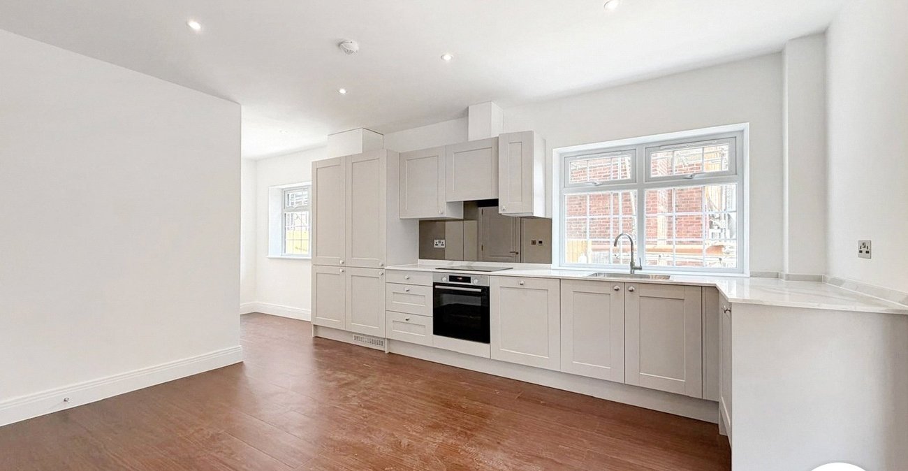 2 bedroom property to rent in London | 