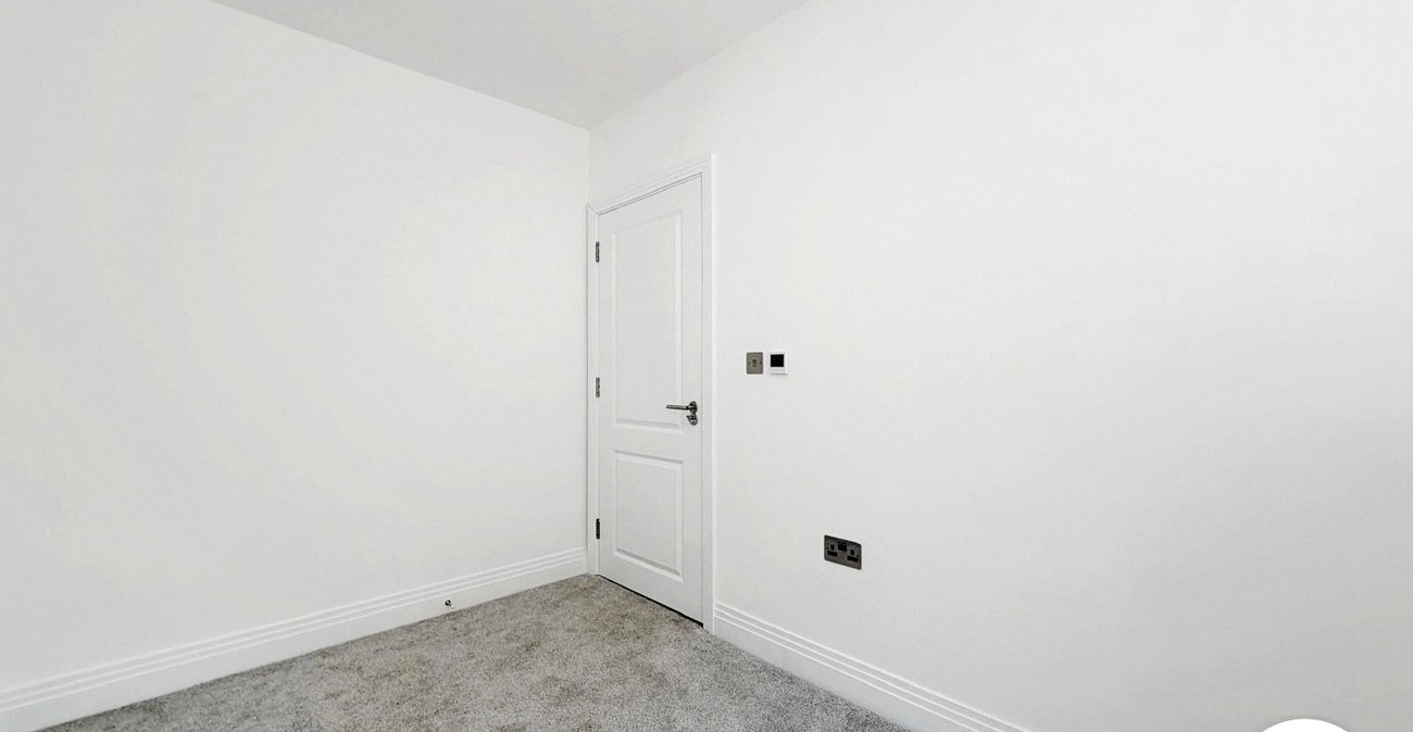 2 bedroom property to rent in London | 