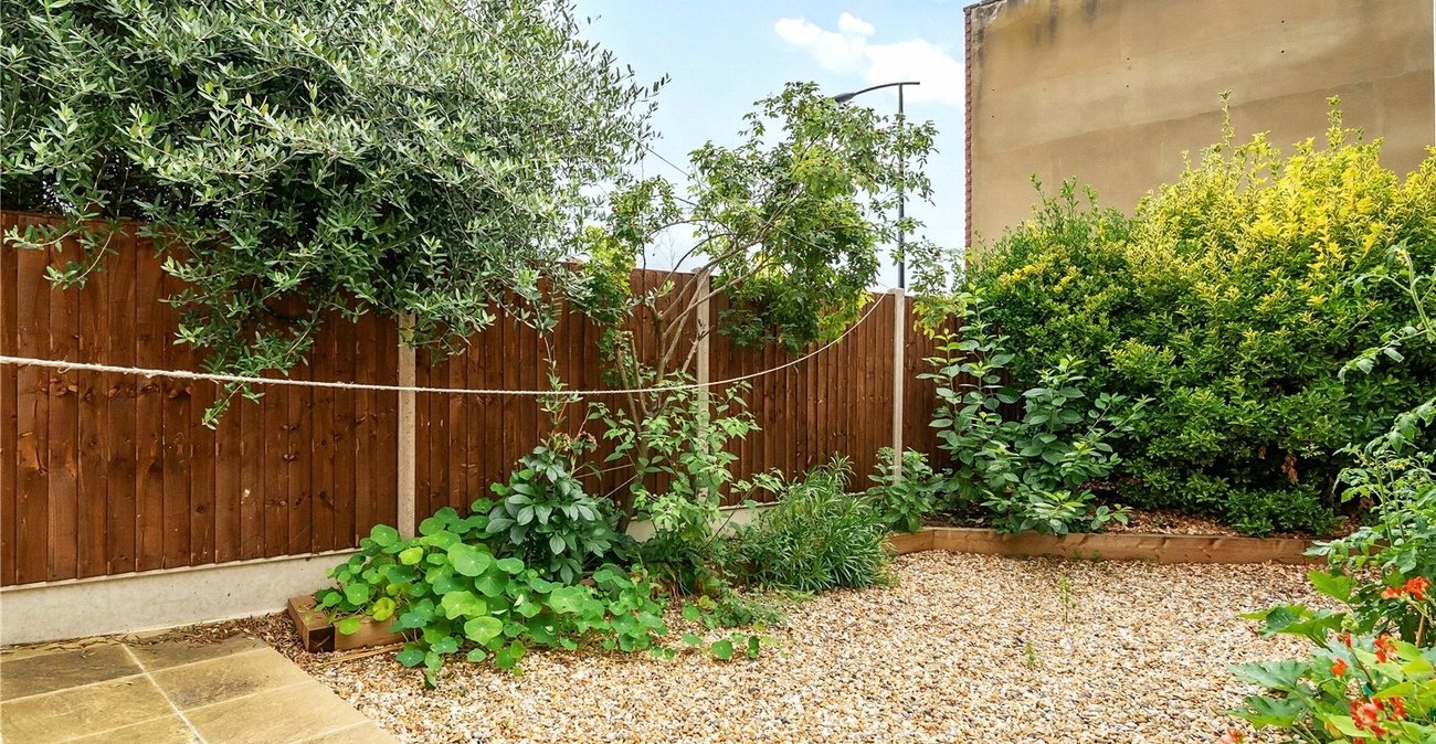 2 bedroom property to rent in London | Robinson Jackson