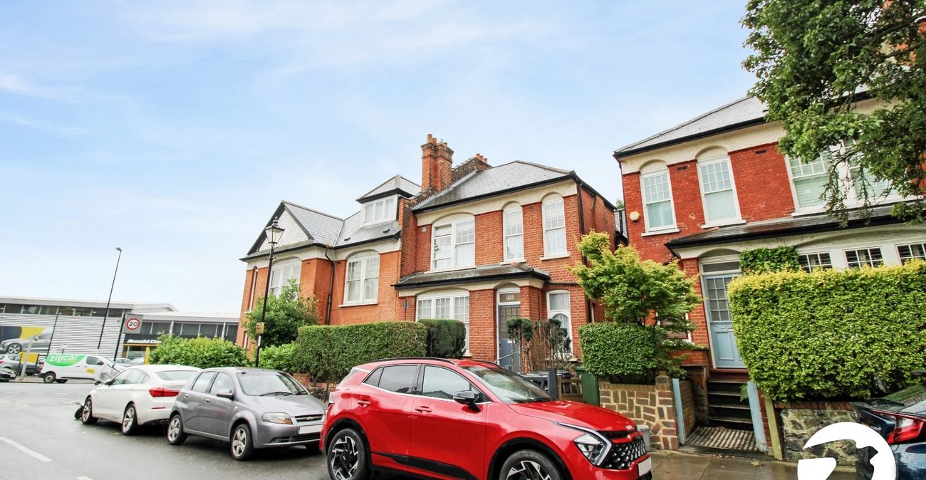 2 bedroom property to rent in London | Robinson Jackson