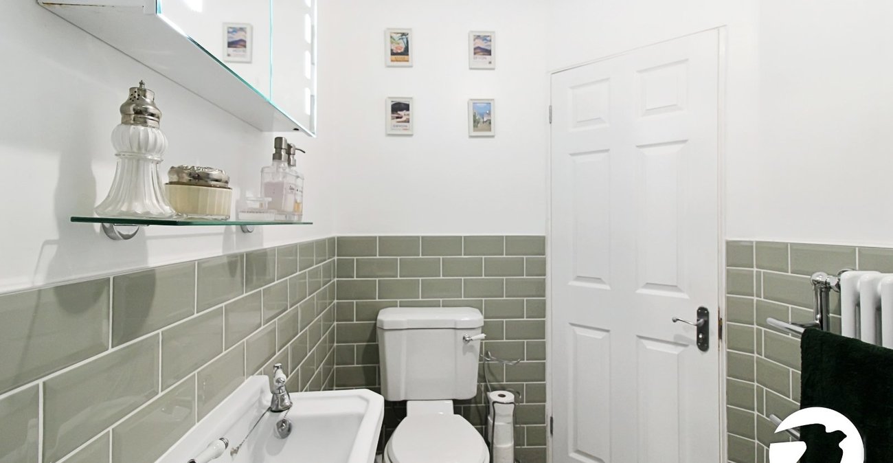 2 bedroom property to rent in London | Robinson Jackson