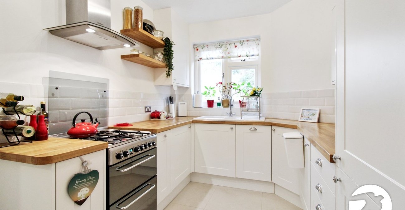 2 bedroom property to rent in London | Robinson Jackson