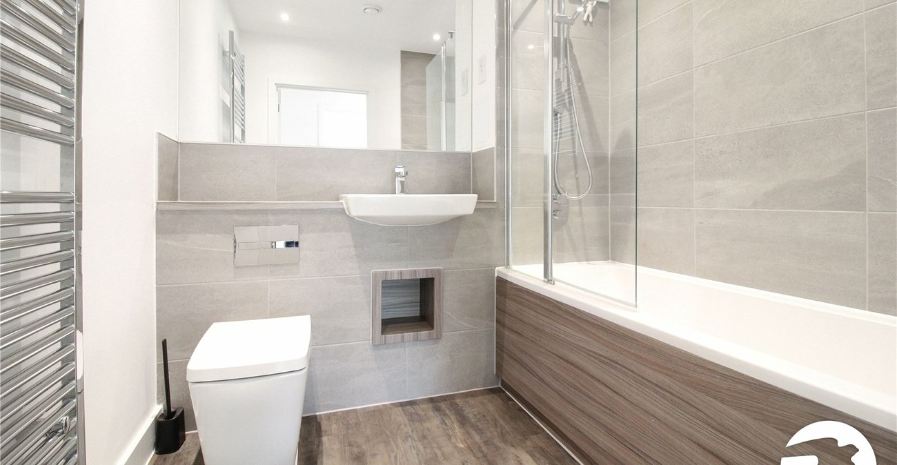 2 bedroom property to rent in Western Cross | Robinson Michael & Jackson