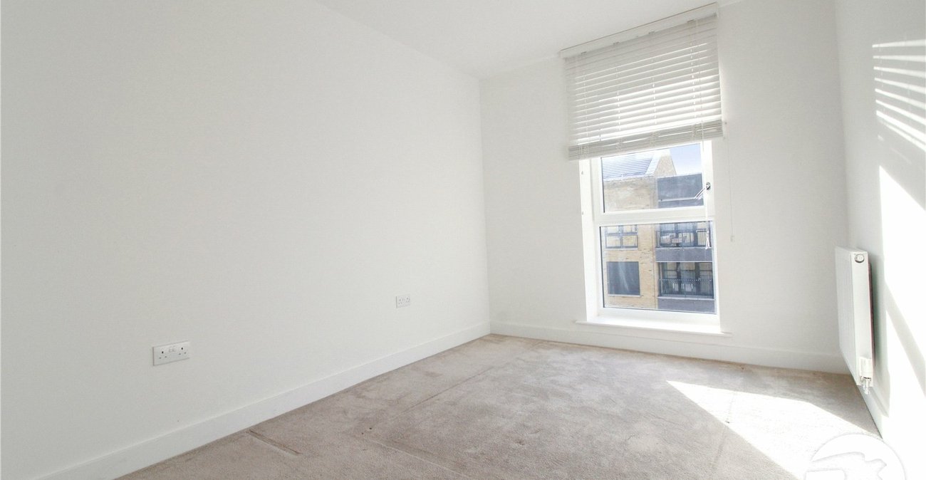 2 bedroom property to rent in Western Cross | Robinson Michael & Jackson