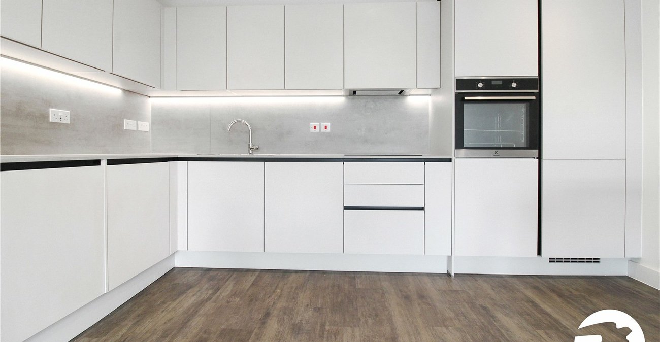 2 bedroom property to rent in Western Cross | Robinson Michael & Jackson