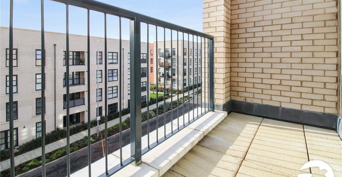 2 bedroom property to rent in Western Cross | Robinson Michael & Jackson