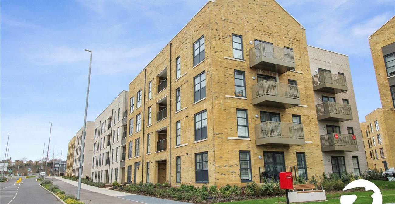 2 bedroom property to rent in Western Cross | Robinson Michael & Jackson