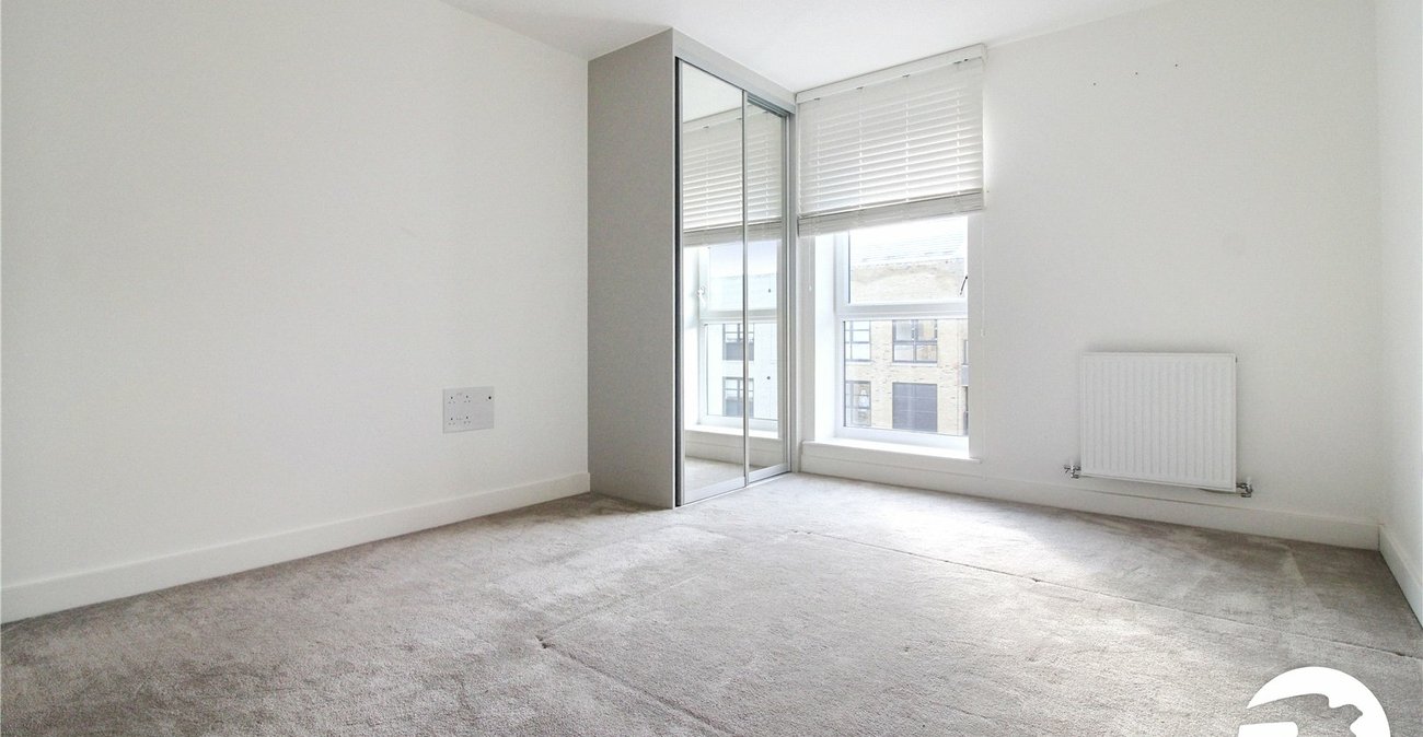 2 bedroom property to rent in Western Cross | Robinson Michael & Jackson