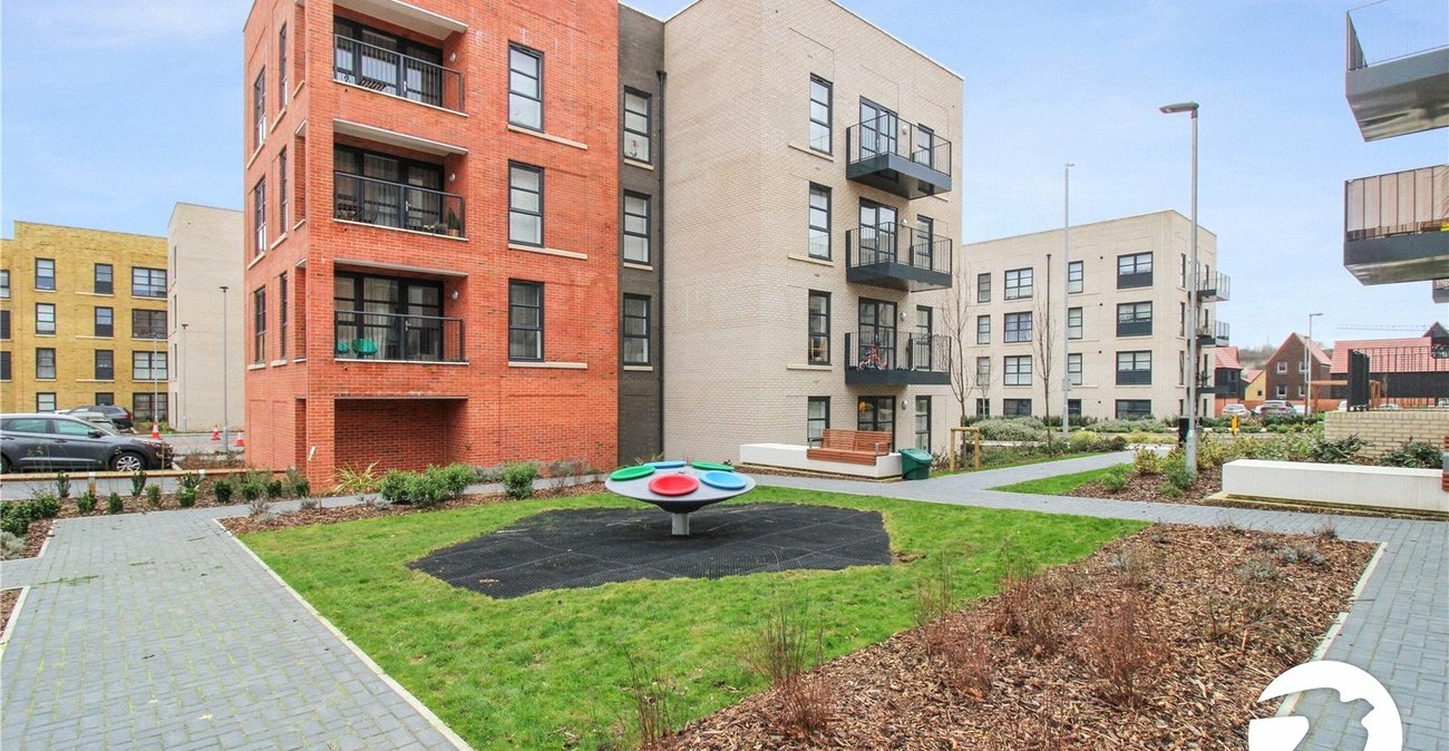 2 bedroom property to rent in Western Cross | Robinson Michael & Jackson