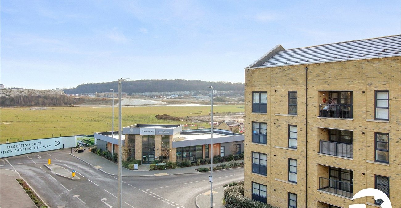 2 bedroom property to rent in Western Cross | Robinson Michael & Jackson