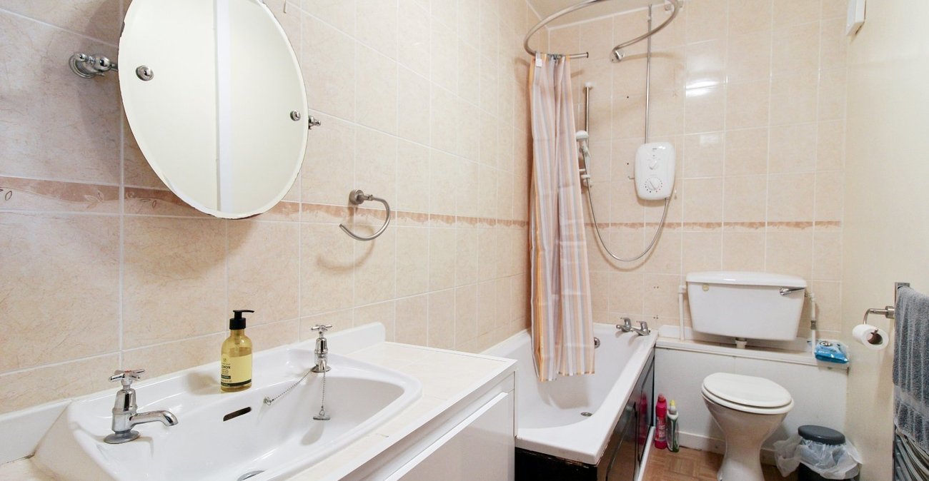 1 bedroom property to rent in Northfleet | Robinson Michael & Jackson