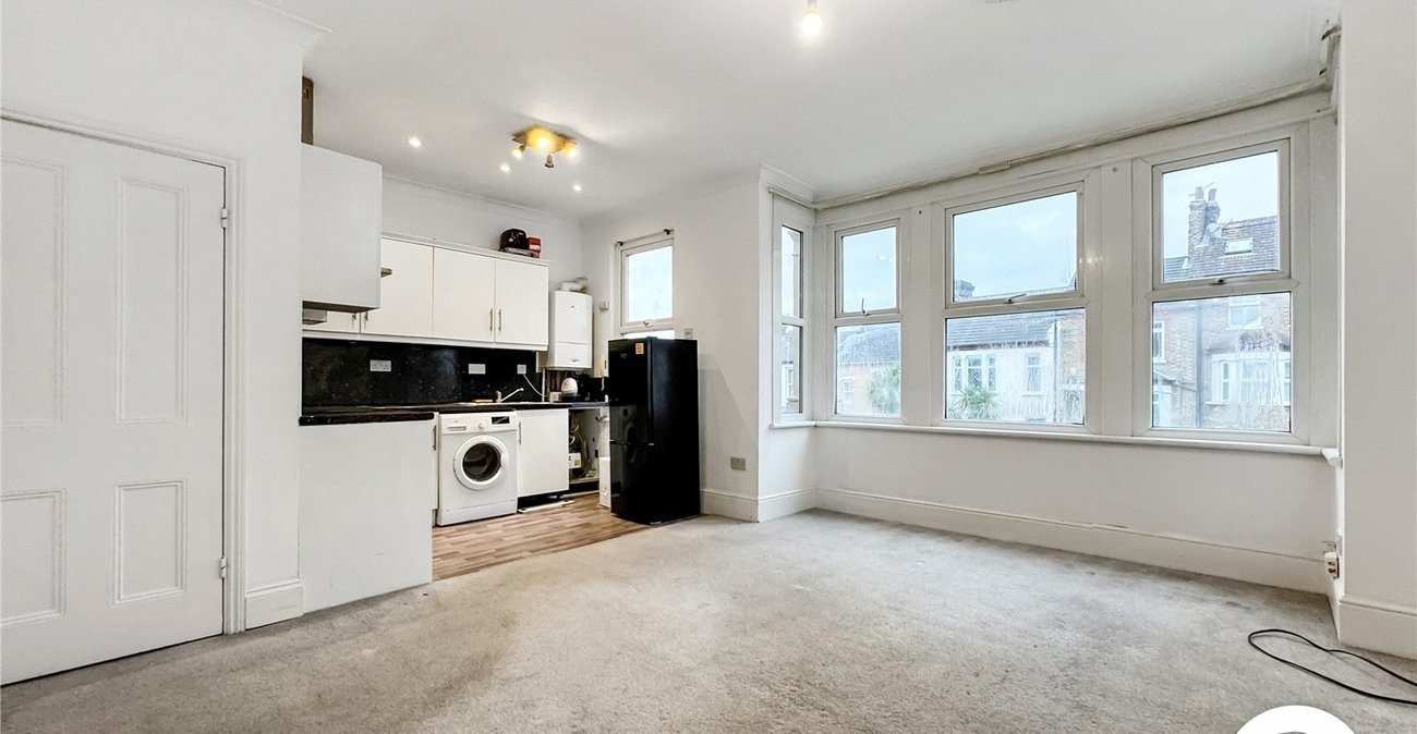 2 bedroom property to rent in London | 