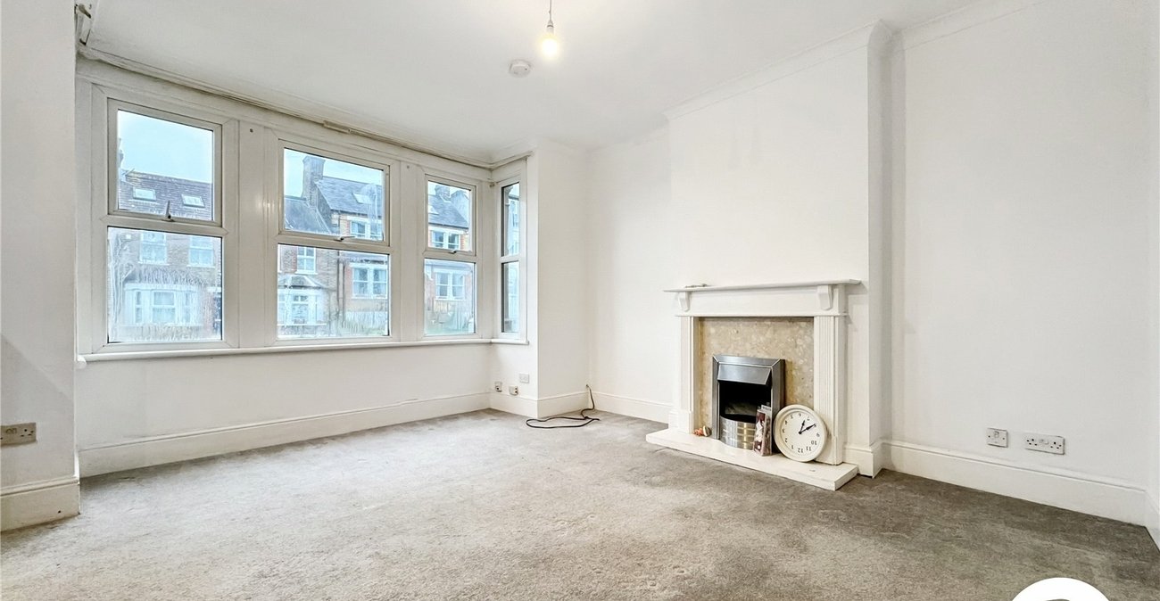 2 bedroom property to rent in London | 