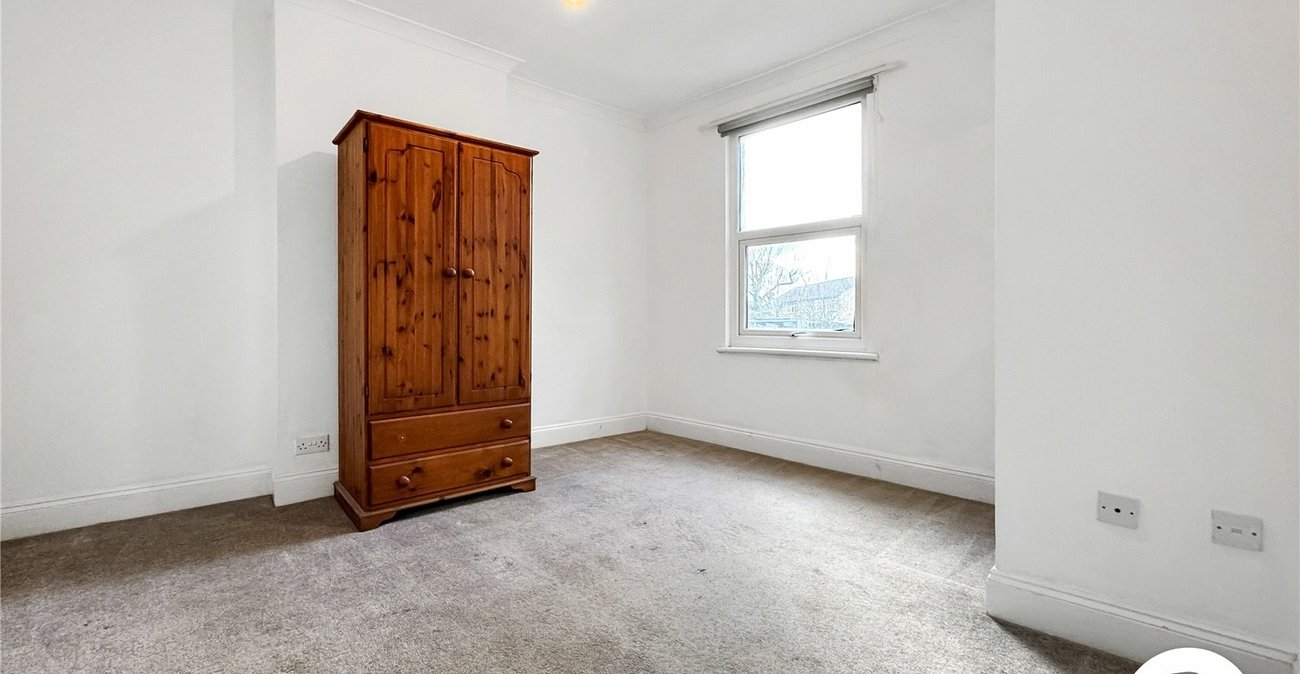 2 bedroom property to rent in London | 