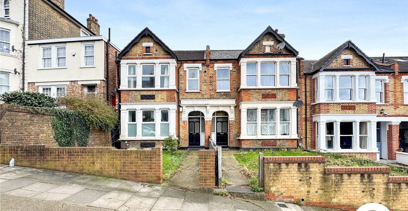 2 bedroom property to rent in London | 