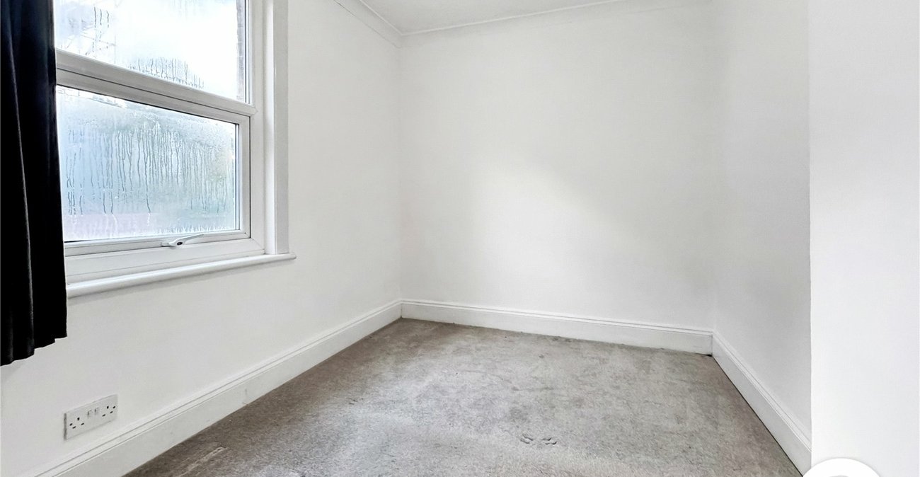 2 bedroom property to rent in London | 