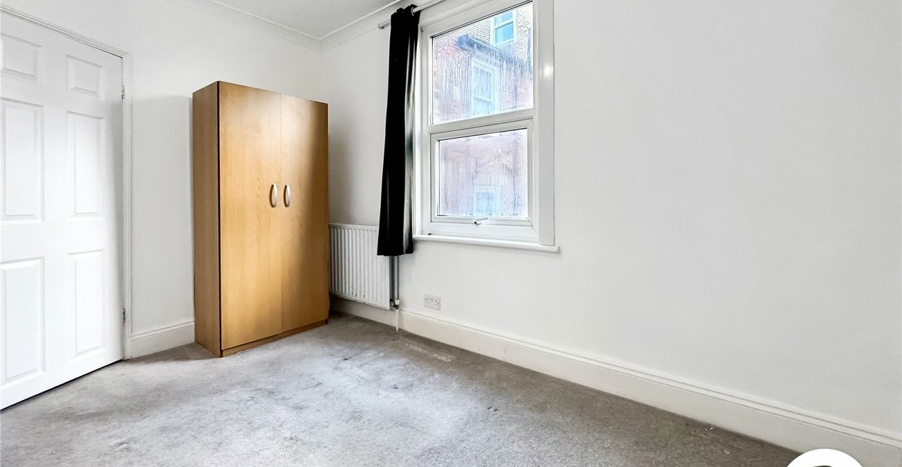 2 bedroom property to rent in London | 