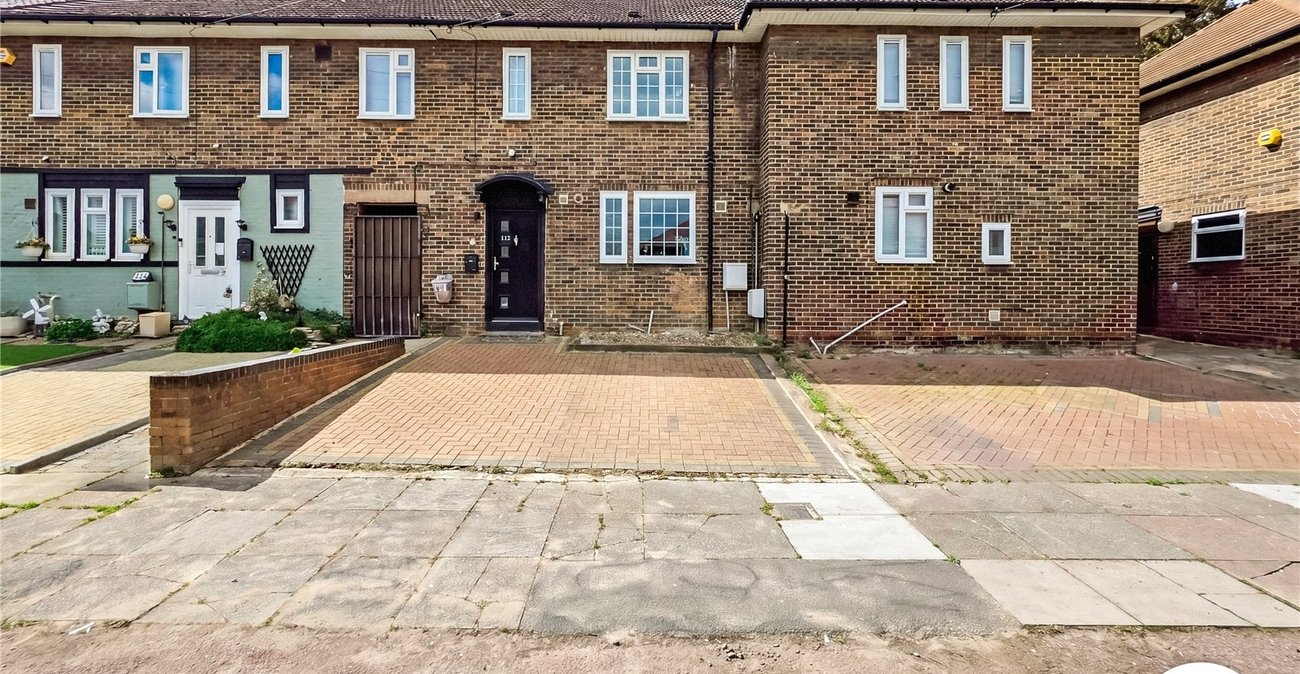 3 bedroom house to rent in London | Robinson Jackson