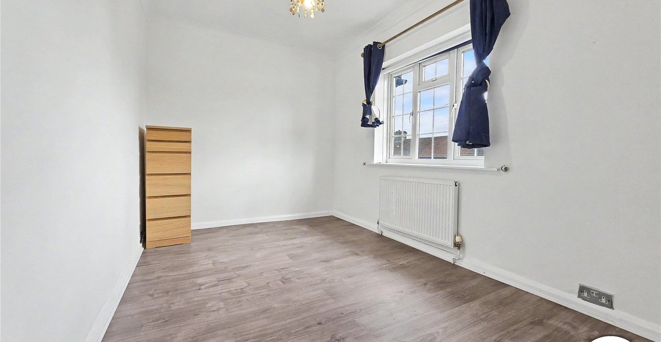 3 bedroom house to rent in London | Robinson Jackson