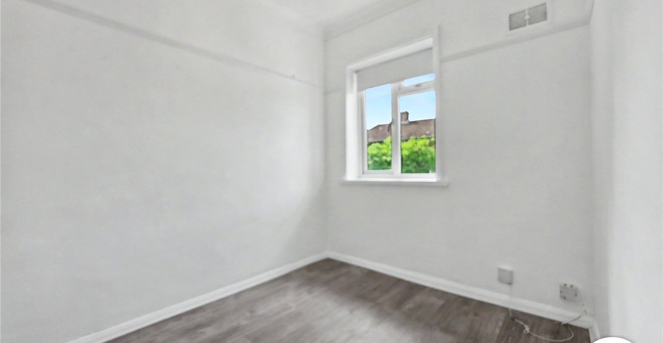 3 bedroom house to rent in London | Robinson Jackson