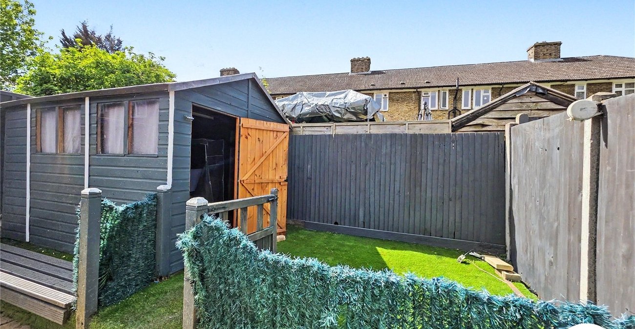 3 bedroom house to rent in London | Robinson Jackson