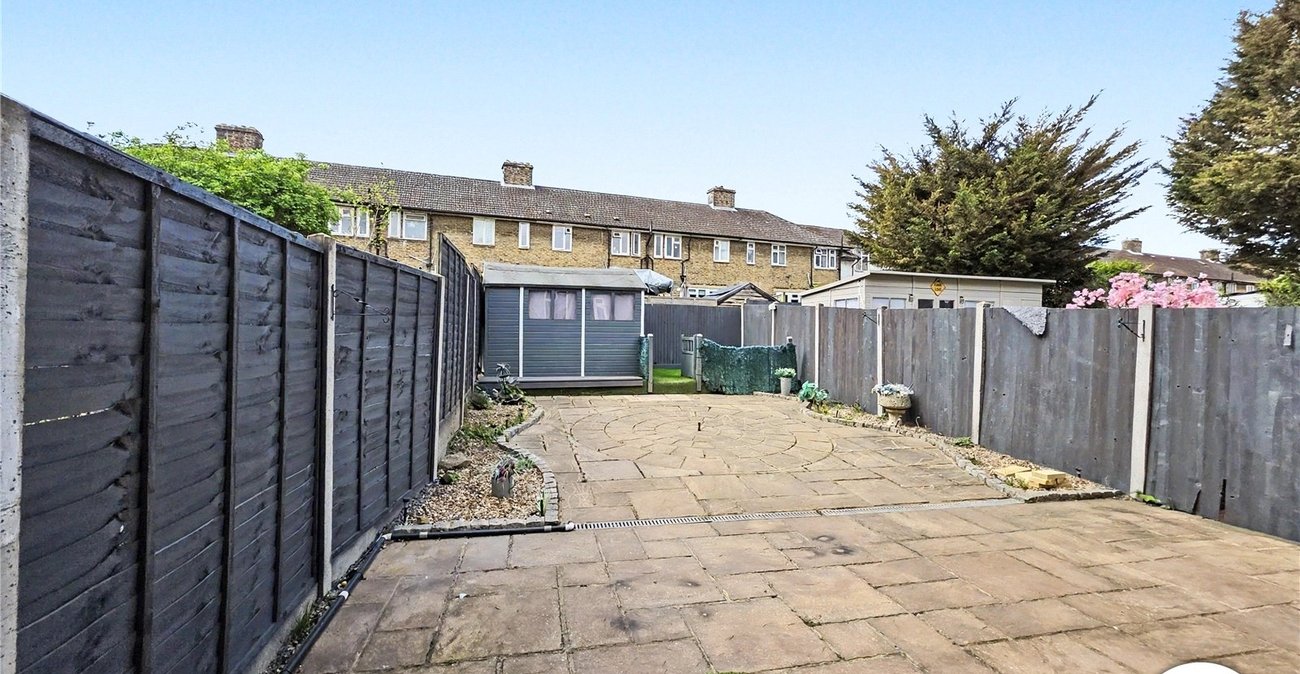 3 bedroom house to rent in London | Robinson Jackson