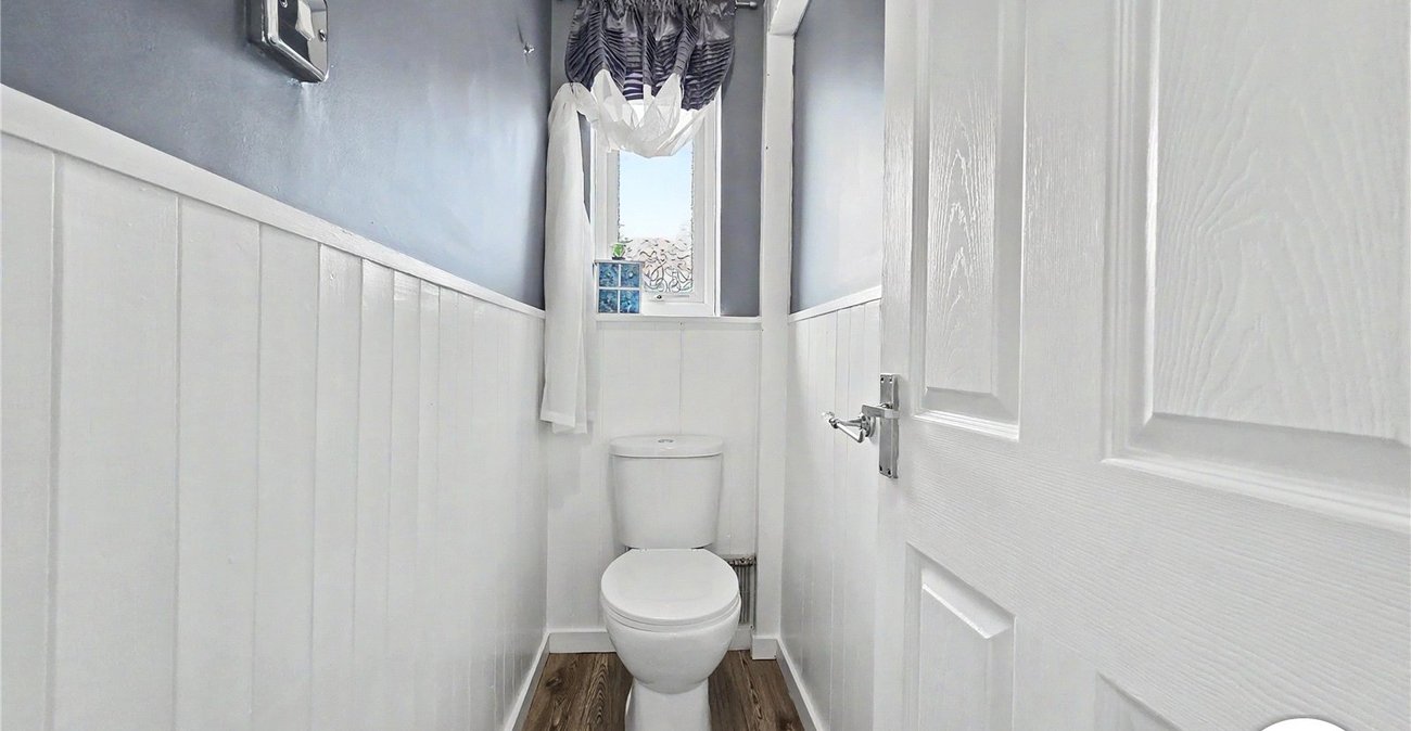 3 bedroom house to rent in London | Robinson Jackson