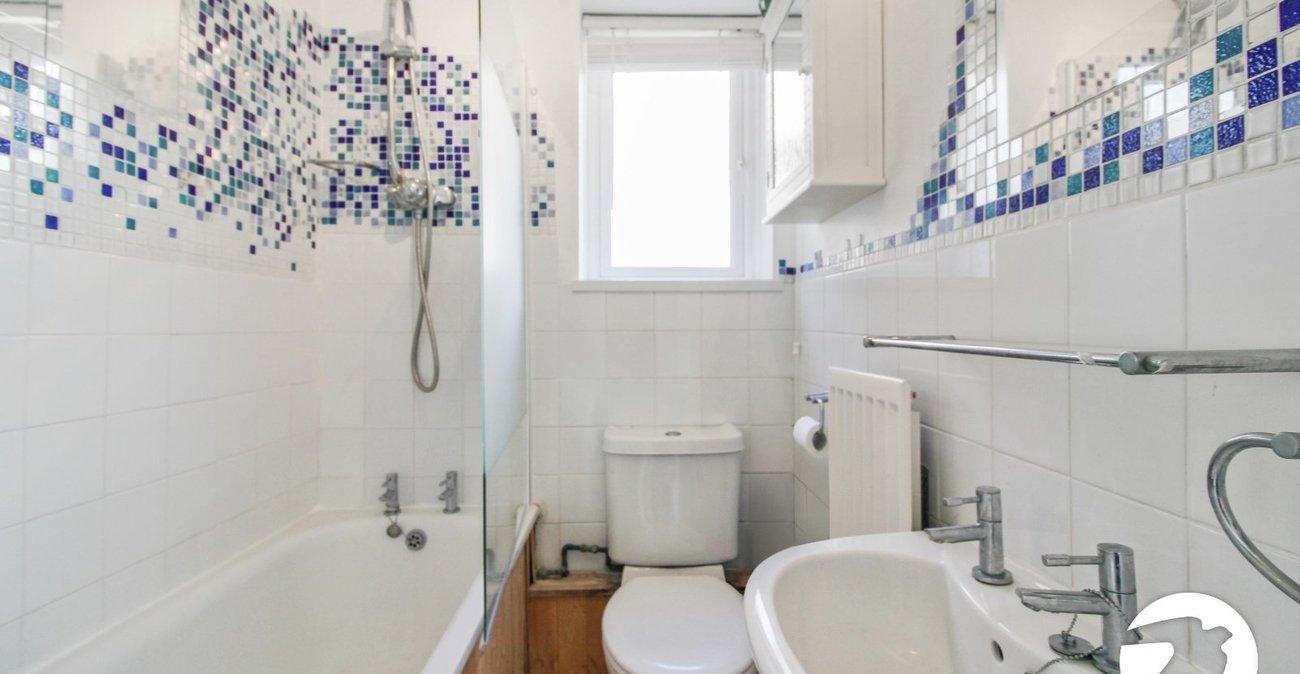 2 bedroom property to rent in London | Robinson Jackson