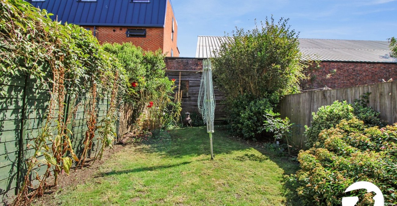 2 bedroom property to rent in London | Robinson Jackson