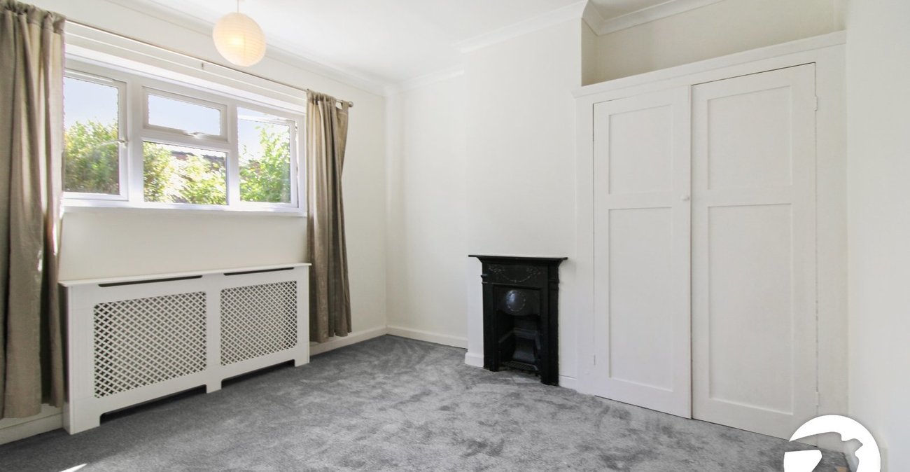 2 bedroom property to rent in London | Robinson Jackson