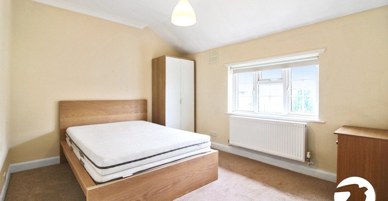 3 bedroom house to rent in London | Robinson Jackson