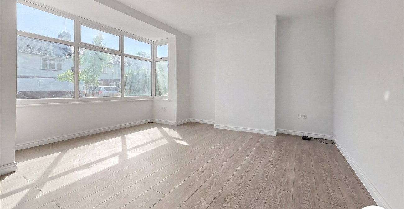 4 bedroom house to rent in London | Robinson Jackson