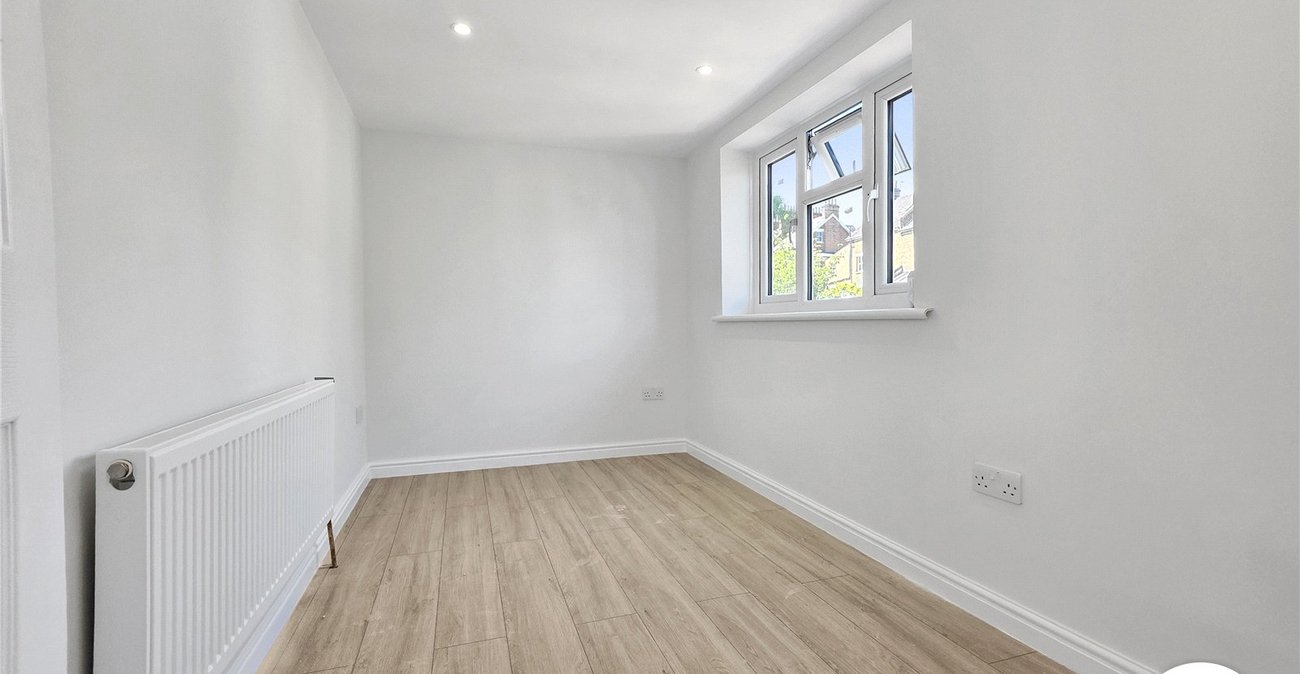 4 bedroom house to rent in London | Robinson Jackson