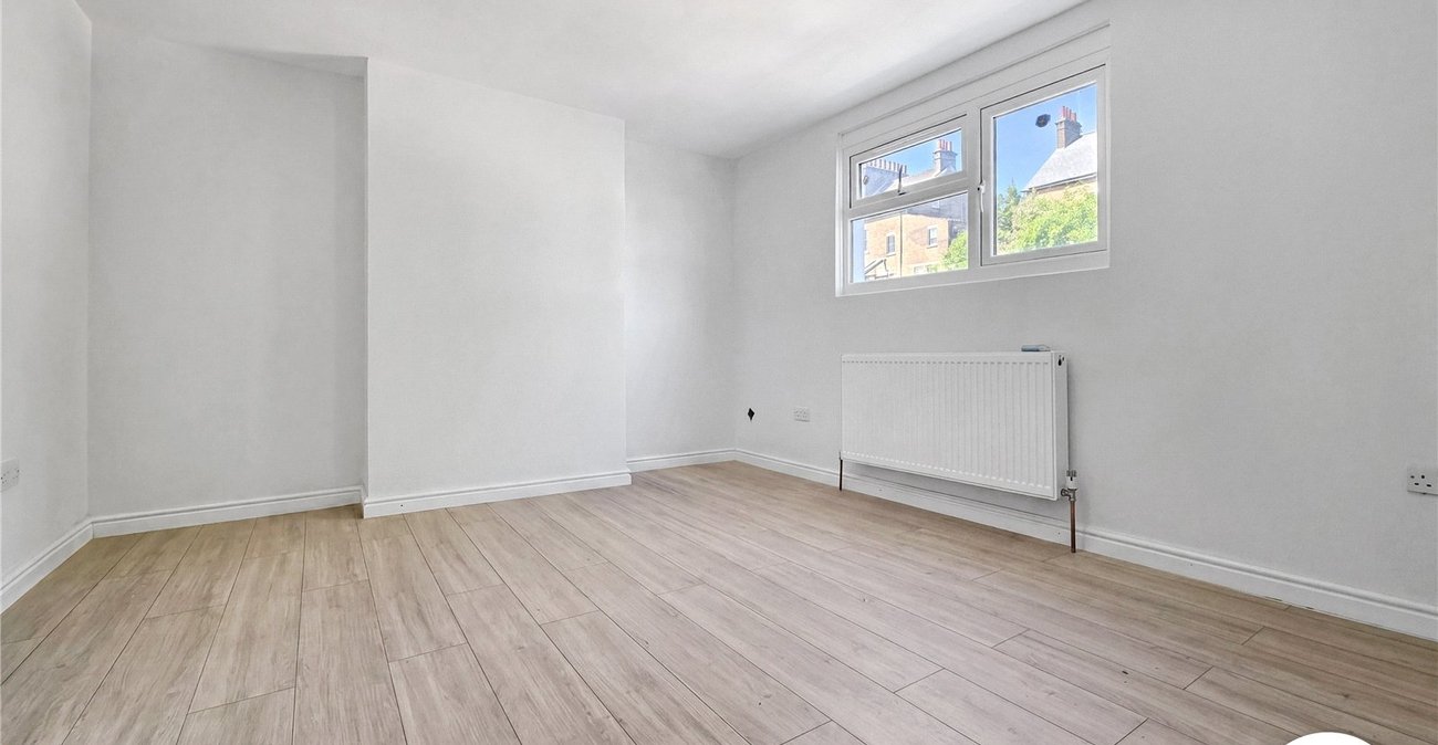 4 bedroom house to rent in London | Robinson Jackson