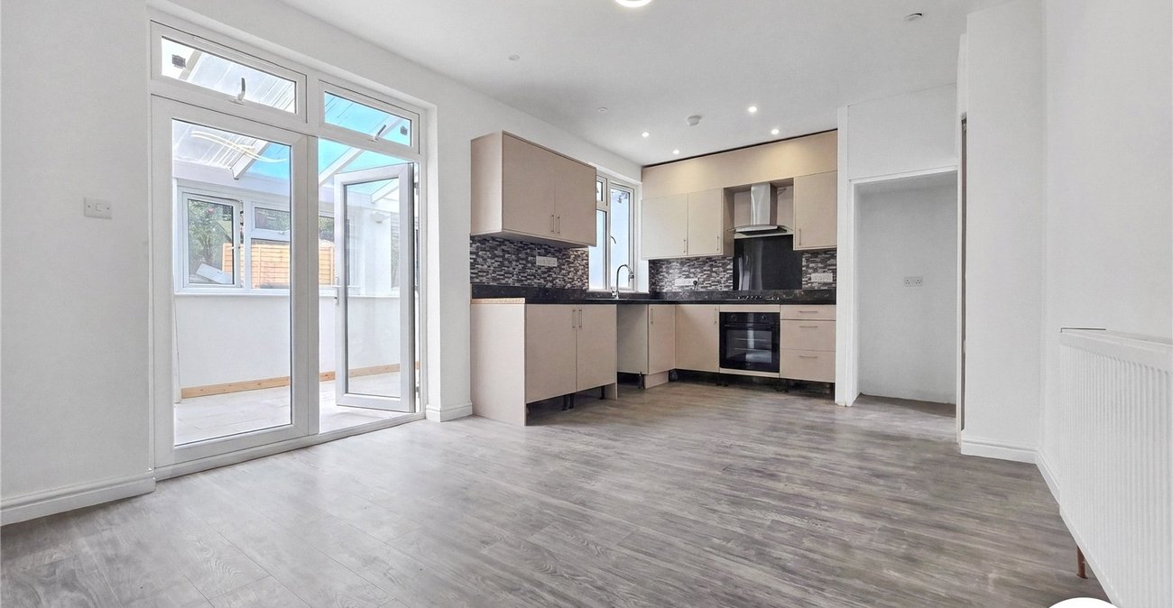 4 bedroom house to rent in London | Robinson Jackson