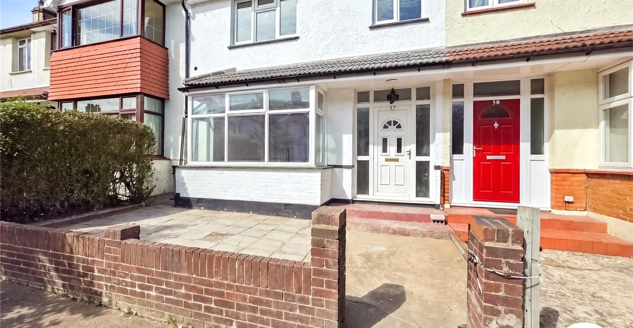 4 bedroom house to rent in London | Robinson Jackson