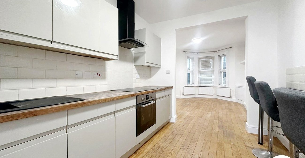 2 bedroom property to rent in London | 