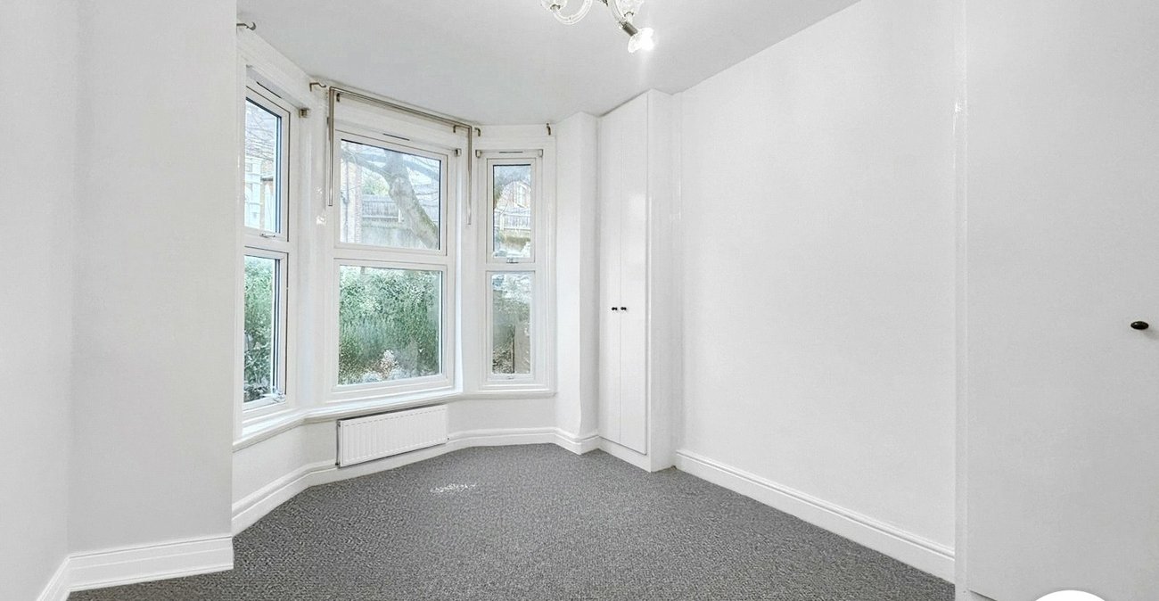 2 bedroom property to rent in London | 