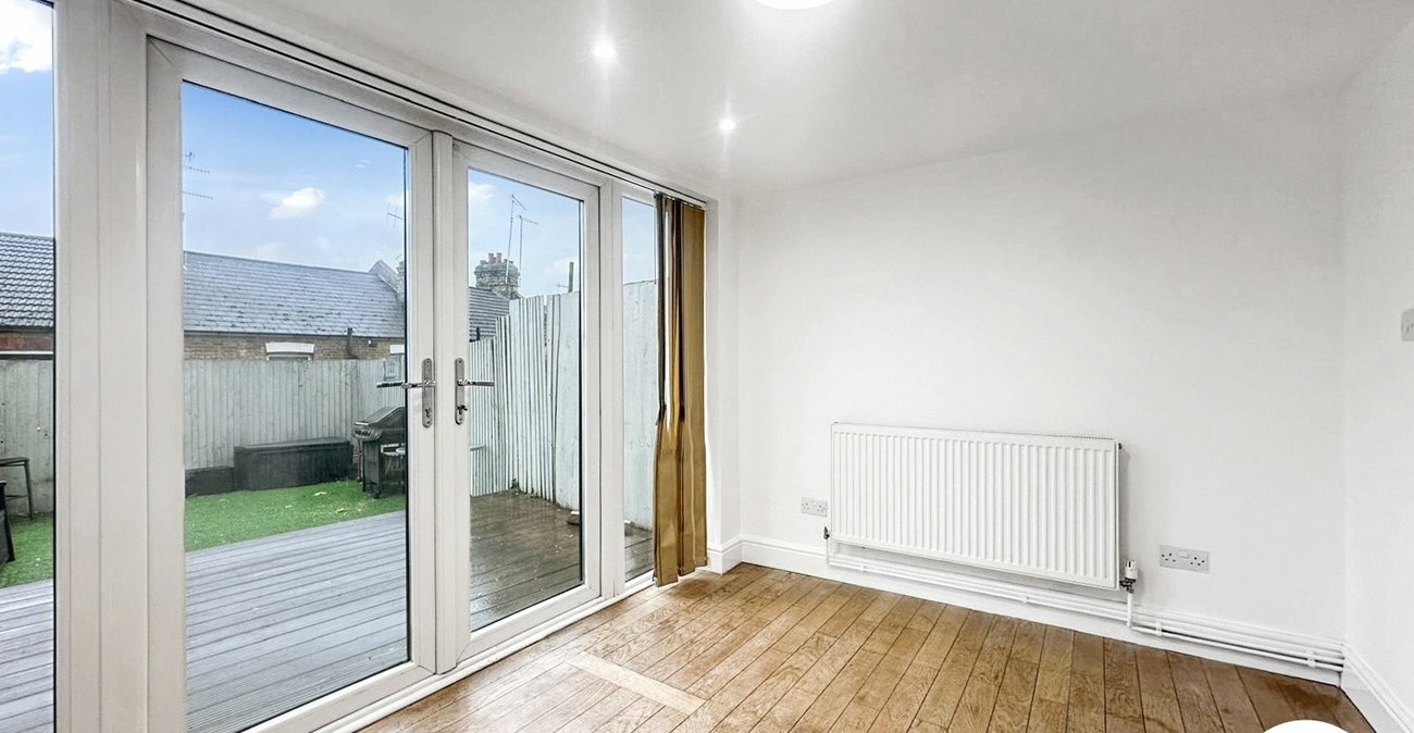 2 bedroom property to rent in London | 