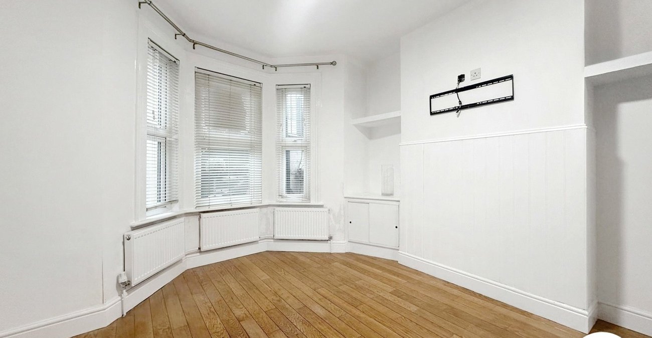 2 bedroom property to rent in London | 