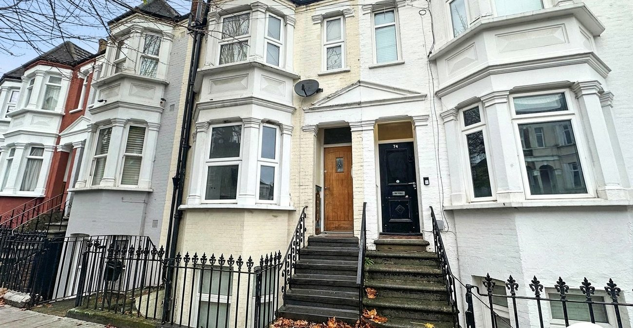 2 bedroom property to rent in London | 