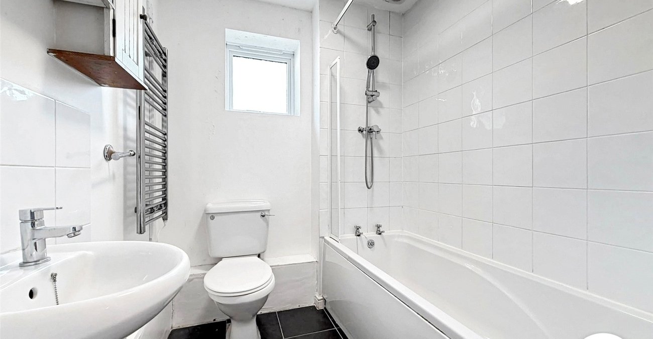 2 bedroom property to rent in London | 