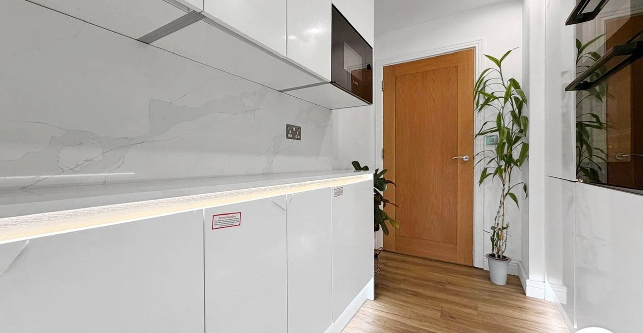 2 bedroom property to rent in London | 