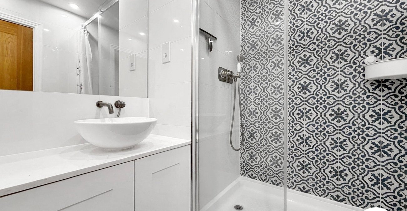 2 bedroom property to rent in London | 