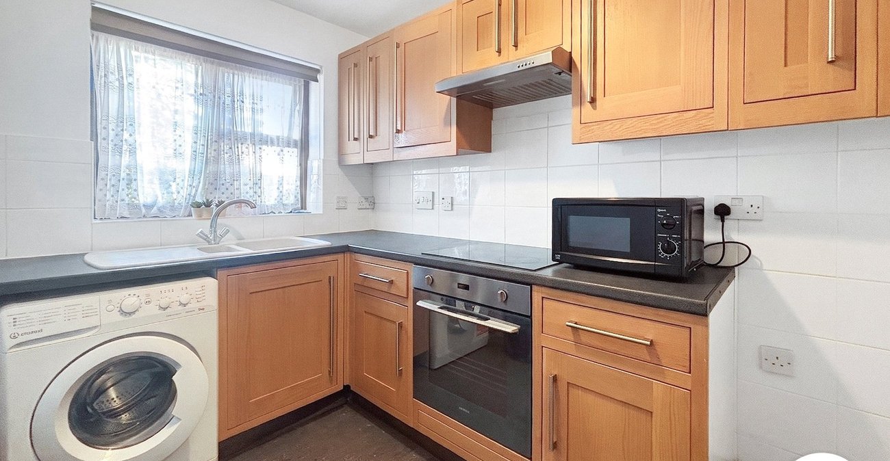 2 bedroom property to rent in Belvedere | Robinson Jackson
