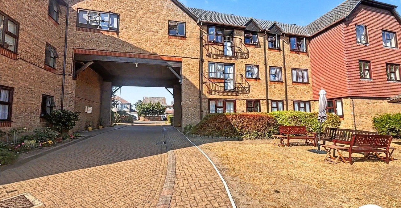2 bedroom property to rent in Belvedere | Robinson Jackson