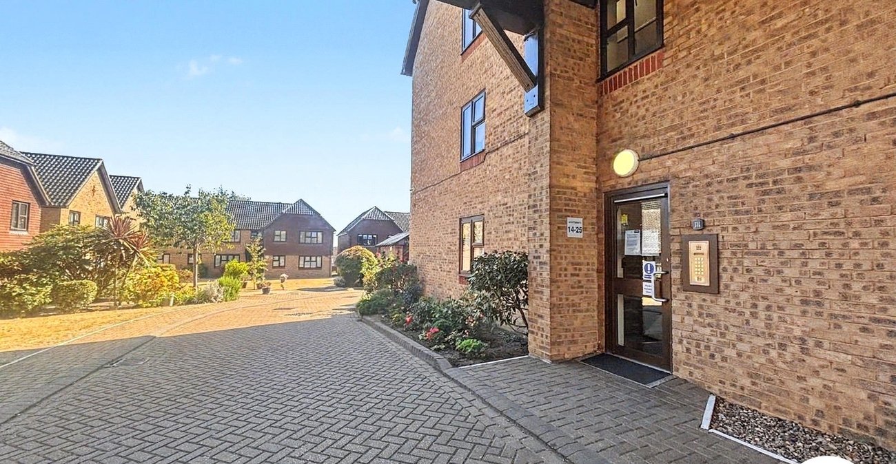 2 bedroom property to rent in Belvedere | Robinson Jackson