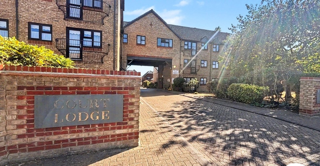 2 bedroom property to rent in Belvedere | Robinson Jackson