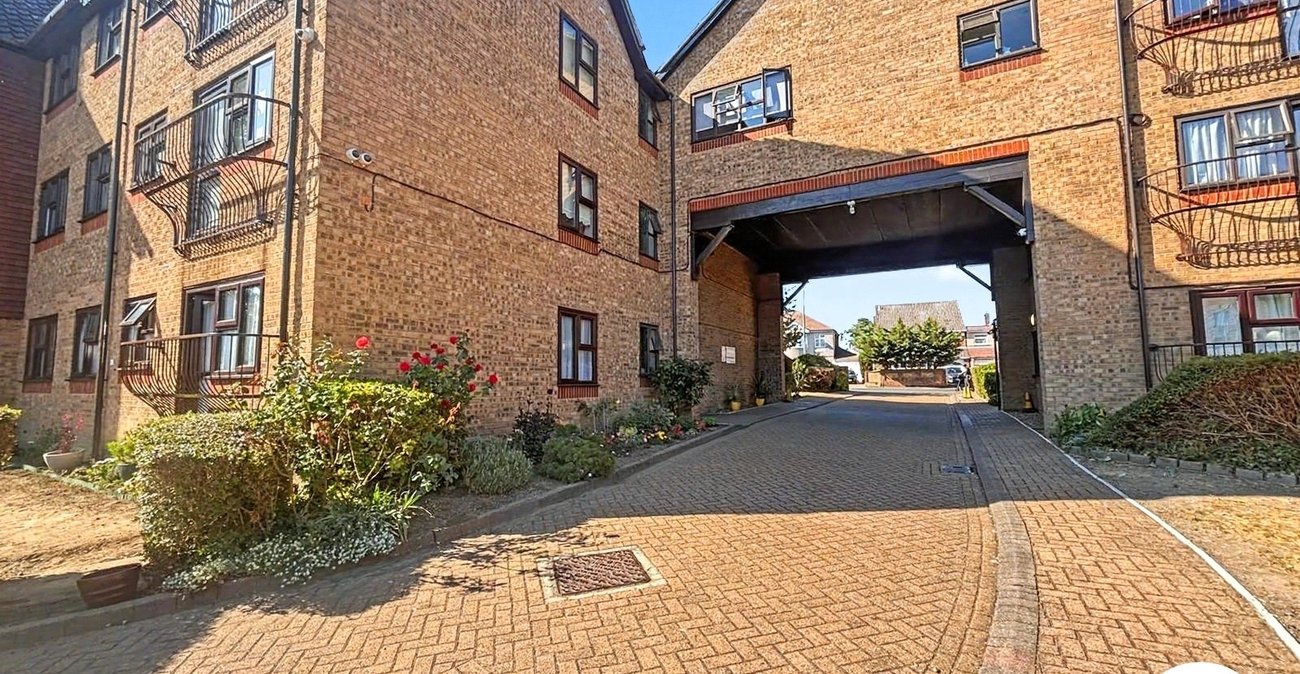 2 bedroom property to rent in Belvedere | Robinson Jackson