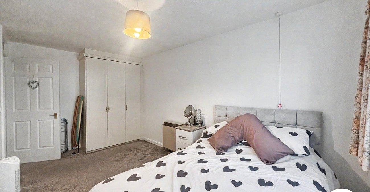 2 bedroom property to rent in Belvedere | Robinson Jackson